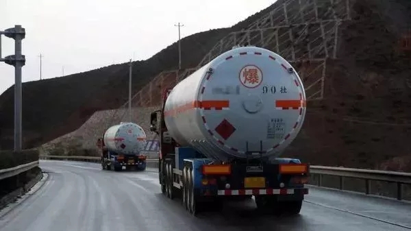 運(yùn)費(fèi)翻倍暴漲！四大運(yùn)輸新規(guī)正式實施，貨車上高速成“奢侈品”？